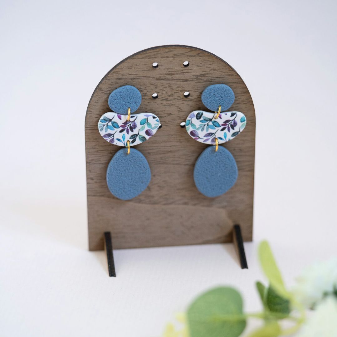 Présentoir pour boucles d'oreilles en bois de noyer