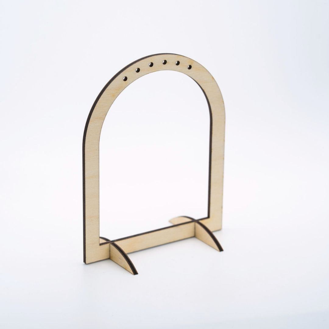 Présentoir pour boucles d'oreilles en bois brut