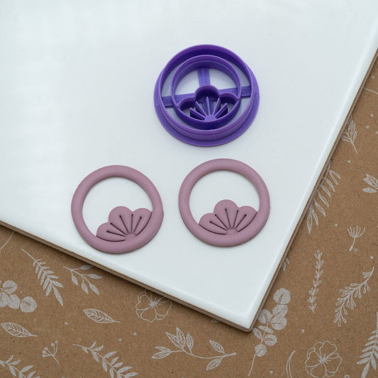 Emporte-pièce rond ajouré avec fleur