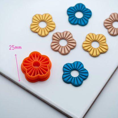 Emporte-pièce Fleur ajourée détaillée 26.16